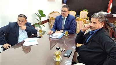 إجراء مقابلات مع بعض المتقدمين للدبلومات المهنية بإعلام الأزهر