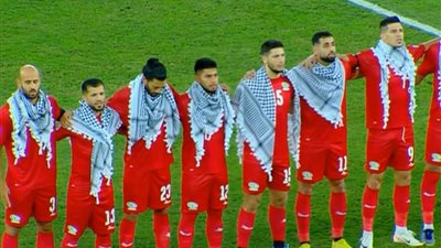 صورة منتخب الفلسطيني بالوشاح قبل مباراة استراليا تغزو سوشيال ميديا 