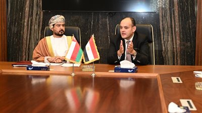 وزير التجارة يلتقي نظيره العماني لبحث سبل تعزيز علاقات التعاون الاقتصادي  بين البلدين