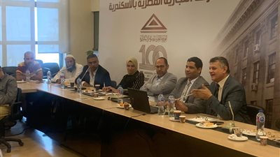 غرفتا  بالإسكندرية و الصناعات الغذائية تنظمان ندوة حول سلامة الغذاء في قطاع الألبان 