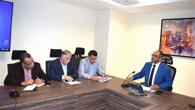 نائب وزير الإسكان يتابع موقف تنفيذ محطة تنقية مياه شرب جديدة بالعاشر من رمضان