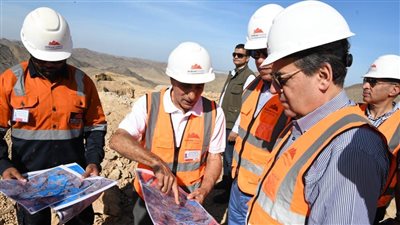 وزير البترول يتفقد مناجم الذهب والمعادن بالصحراء الشرقية