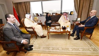 وزير الإسكان يلتقى وزير التجارة السعودي والوفد المرافق له لبحث مجالات التعاون المشترك