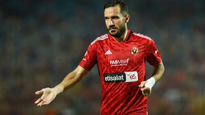 الاهلى يتفق مع نجمه التونسى علي معلول على الرحيل بنهاية الموسم 