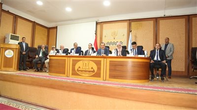 محافظ كفرالشيخ ورئيس الهيئة العامة للتنمية الصناعية يناقشان سبل دفع الإستثمار وحل مشاكل المستثمرين وأصحاب المصانع 