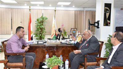 رئيسا جامعة الأقصر وجهاز طيبة الجديدة يبحثان إنشاء مقر جديد للجامعة بطيبة
