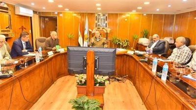 محافظ أسيوط يعقد اجتماعاً لاستعراض الاستعدادات النهائية للانتخابات الرئاسية 