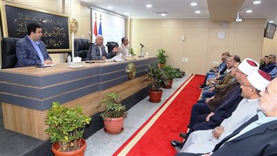 محافظ السوس يلتقي القيادات التنفيذية ورؤساء الأحياء ومديري المديريات والإدارات 