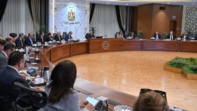 رئيس الوزراء يترأس الاجتماع الأول للجنة المشكلة لضبط الأسواق وأسعار السلع