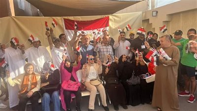 بالصور ..المصريون في الإمارات يتوافدون على مقر السفارة والقنصلية للتصويت في الانتخابات الرئاسية 