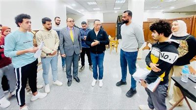 استعداداً للمشاركة في المهرجان الصيفي..عميد آداب طنطا يتابع أنشطة الفريق المسرحى بالكلية