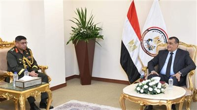 بمعرض 