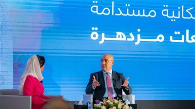 وزير الإسكان يعرض إنجازات الدولة المصرية فى مجال التنمية العمرانية خلال 9 سنوات