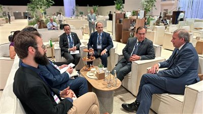 وزير البترول يبحث مع وزير البيئة تعزيز التعاون بأستراليا الغربية