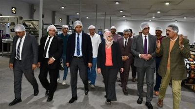 محافظ الفيوم ورئيس هيئة التنمية الصناعية يتفقدان عدداً من المصانع بمنطقة كوم أوشيم الصناعية