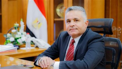 الدكتور أشرف حنيجل رئيس جامعة السويس يكتب 