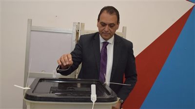 وزير شئون المجالس النيابية يدلي بصوته في الانتخابات الرئاسية 