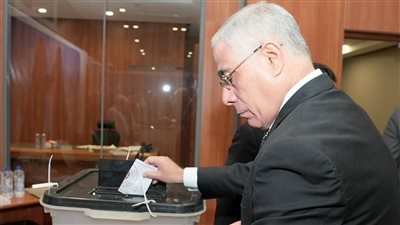   النائب العام يدلي بصوته في انتخابات الرئاسة بالعاصمة الإدارية الجديدة 