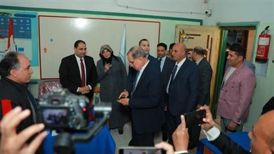 محافظ كفرالشيخ يتفقد اللجان للاطمئنان على سير وإنتظام العملية الإنتخابية