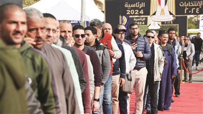 توافد أعداد كبيرة من الناخبين على لجنة المغتربين بحي العجمي بالإسكندرية
