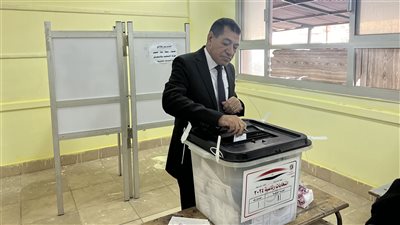رئيس محكمة استئناف القاهرة يدلي بصوته في الانتخابات الرئاسية