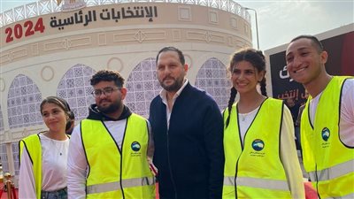 الفنان عماد زيادة يدلى بصوته فى الانتخابات الرئاسية بالتجمع الخامس 