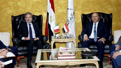 وزير النقل يلتقي بالسفير الايطالي بالقاهرة لبحث تدعيم التعاون المشترك بين الجانبين