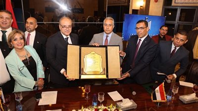 وزير العمل يلتقي وفدا من أبناء الجالية المصرية ويشكرهم على المشاركة في 
