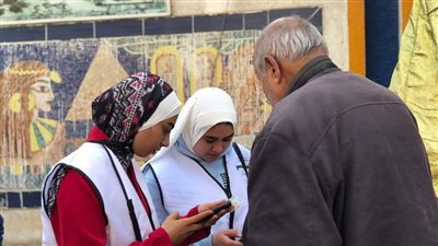 متطوعو مراكز شباب كفر الشيخ يستقبلون الناخبين للتصويت فى ثاني أيام السباق الرئاسى