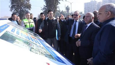 وزير النقل يتفقد مواقع العمل بمشروعات الطرق والكباري بكفر الشيخ والدقهلية 
