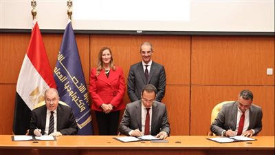 وزير الاتصالات يشهد توقيع مذكرات تفاهم مع 30 شركة عالمية ومحلية لبناء القدرات الرقمية 