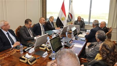 وزير قطاع الأعمال يستعرض مخطط إقامة مشروع عمراني متكامل جنوب القاهرة واستغلال أراضي 