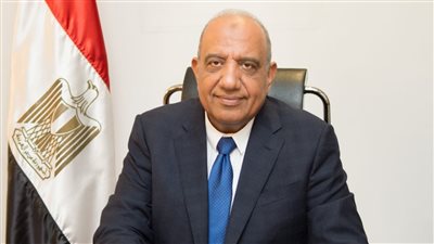 وزير قطاع الأعمال يهنئ الرئيس السيسي بفوزه بفترة رئاسية جديدة