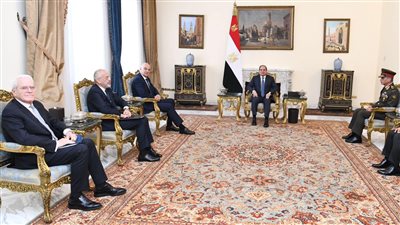 السيسي لوزير دفاع اليونان: مستمرون في تقديم المساعدات الإغاثية لفلسطين