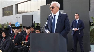 وزير التعليم يشهد حفل التخرج السنوي للدفعة العاشرة لطلاب أكاديمية السويدى 