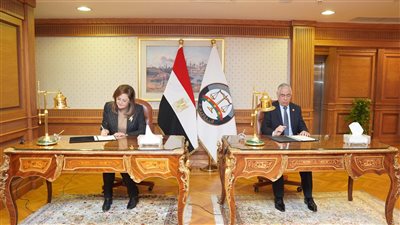 وزيرة التخطيط والنائب العام يوقعان بروتوكول لتشغيل 20 مركز متنقل لتقديم خدمات النيابة 