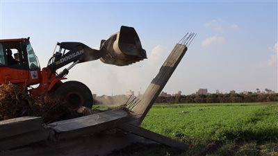 محافظ القليوبية يشن حملة لإزالة التعديات على الأرض الزراعية بمدينة القناطر الخيرية