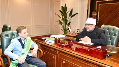 وزير الأوقاف يستقبل ابن المنيا الأول على فرع الناشئة