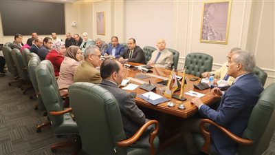 وزير العمل يوجه 