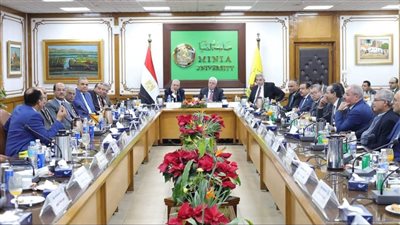 وزير التعليم العالي يوجه باستعداد الجامعات لامتحانات الفصل الدراسي الأول 