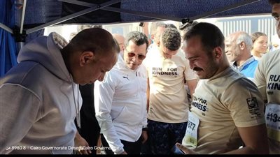 وزير الشباب يتفقد المستشفي الميداني المقامة علي هامش ماراثون زايد الخيري 