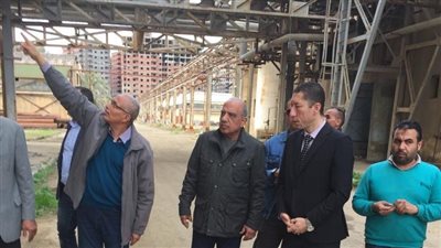 وزير قطاع الأعمال  يتفقد أعمال تنفيذ مشروع  الياف البوليستر وإعادة التشغيل بعد توقف 10 سنوات 