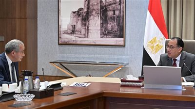 رئيس الوزراء يتابع مع وزير التموين تنفيذ قرارات ضبط الأسواق ومشروع الصوامع
