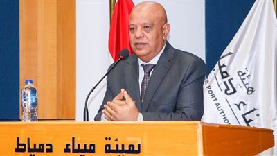 رئيس هيئة ميناء دمياط يعقد لقاءه الدوري بالعاملين