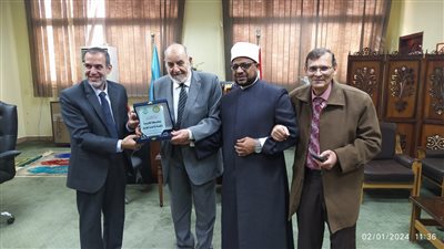 البيئة والمجتمع بجامعة الازهر تكرم دأحمد غلوش العميد المؤسس لكلية الدعوة الإسلامية
