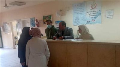 وكيل صحه كفرالشيخ يصرف مكافأة للعاملين بوحده أم سن أثناء المرور ألمفاجئ