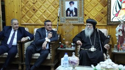 وزير التنمية المحلية يهنئ الانبا باخوميوس مطران البحيرة بعيد الميلاد المجيد