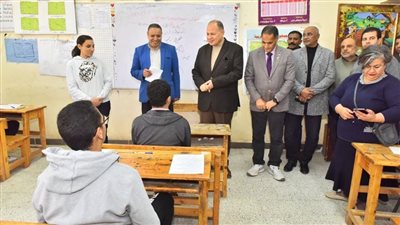 محافظ أسيوط يتفقد لجان امتحانات الشهادة الإعدادية 