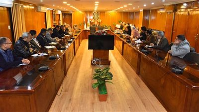 محافظ أسيوط يعقد اجتماعًا لمتابعة جهود مواجهة التعديات والمتغيرات المكانية بالمراكز