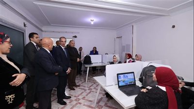 في ختام زيارته.. وزير الاتصالات يفتتح مكتب بريد 